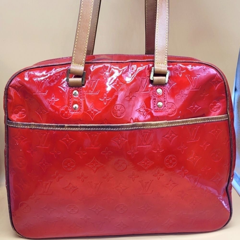 Authentic Louis Vuitton Vernis GM Shoulder Bag